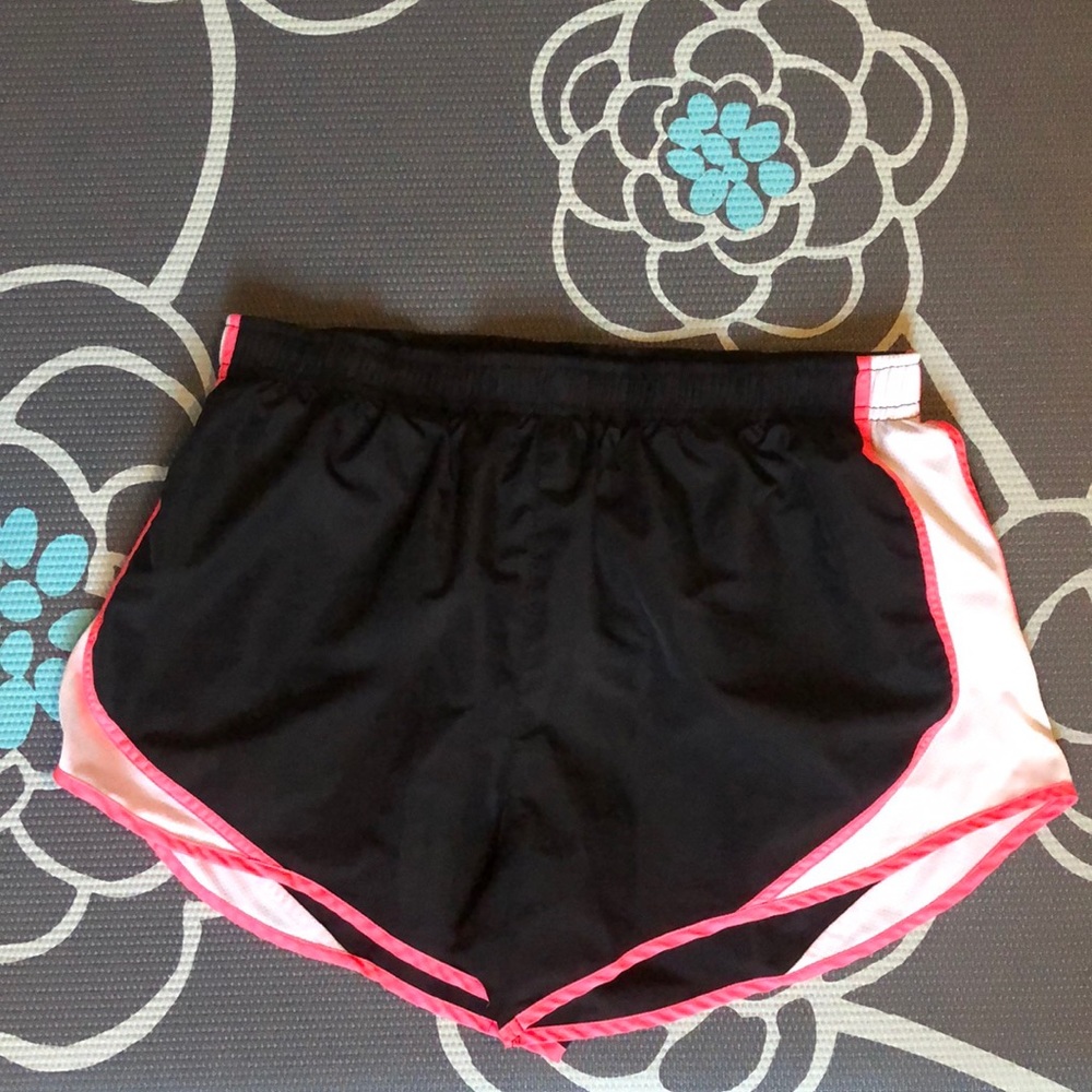 🌺Active wear shorts w/ built in panty liner🌺